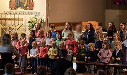 Die Kinderchöre bei einem Konzert